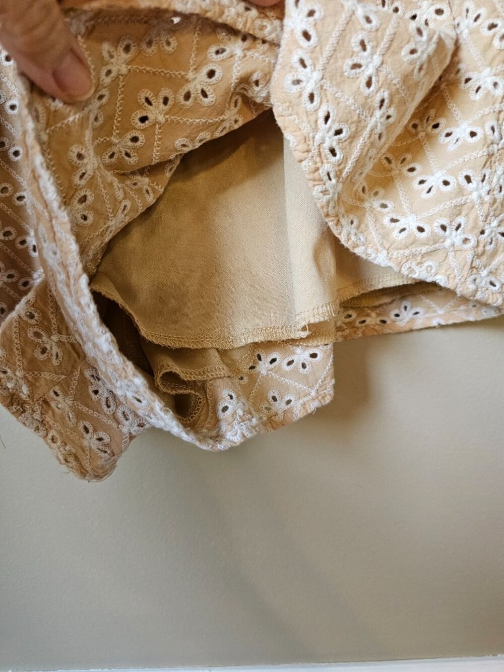 KIRIOUS Eyelet Lace Shorts Beige Tie Waist Boho Summer Size S - Picture 4 of 4